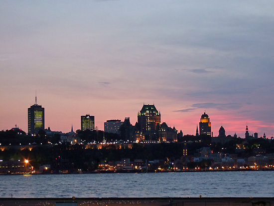à la brunante en face Québec..